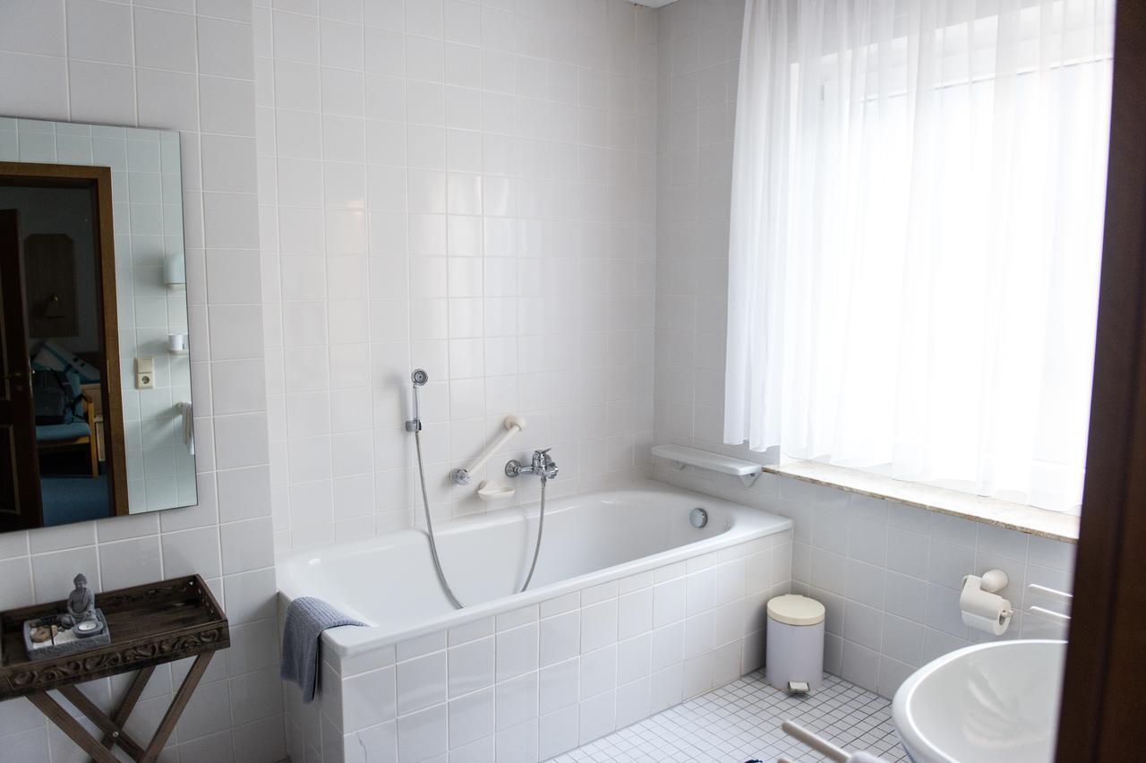Weigands Hotel Peter Reinhardshagen Room photo